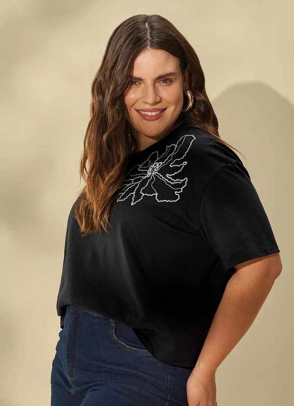 Marialícia - T-Shirt Feminina Bordado Floral Preto