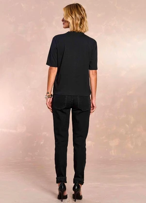 Doce Trama - T-Shirt Jardim Boho em Malha Preto - DOCE TRAMA