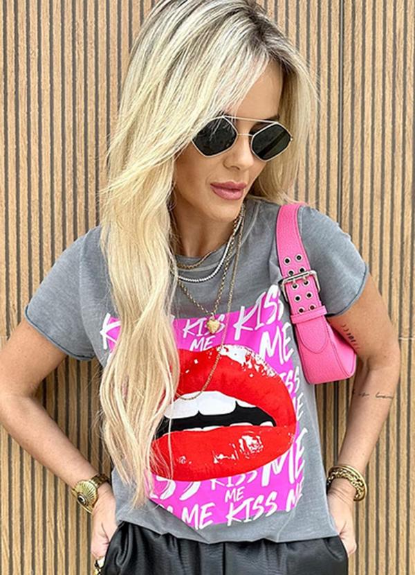 Amo Brand - T-Shirt Kiss Me Cinza