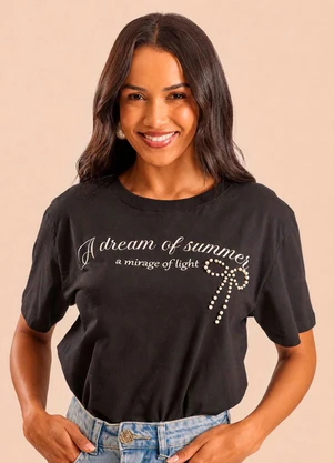 Doce Trama - T-Shirt Manga Curta Ampla com Bordado Preto - DOCE TRAMA