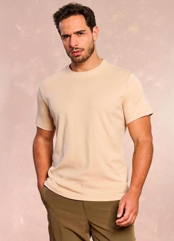 Doce Trama - T-Shirt Masculina em Malha Bege