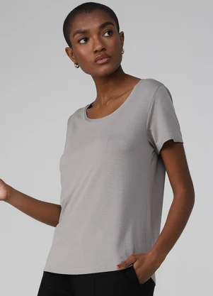 Basicamente - Tech T-Shirt Modal Decote Canoa Cinza Médio - BASICAMENTE