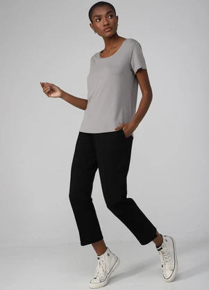 Basicamente - Tech T-Shirt Modal Decote Canoa Cinza Médio - BASICAMENTE