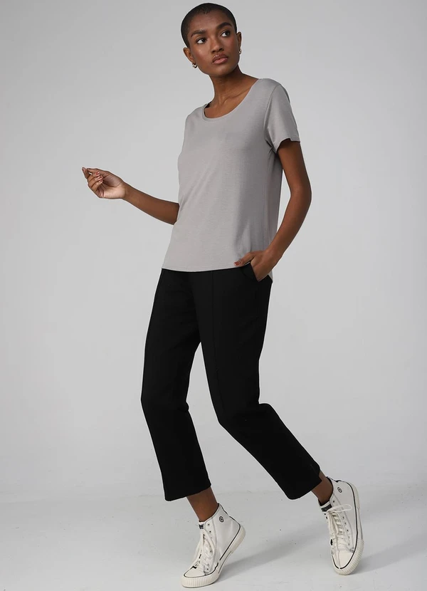 Basicamente - Tech T-Shirt Modal Decote Canoa Cinza Médio 2