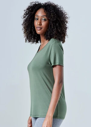 Basicamente - Tech T-Shirt Modal Decote Canoa Verde Figo - BASICAMENTE