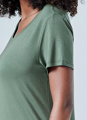 Basicamente - Tech T-Shirt Modal Decote Canoa Verde Figo - BASICAMENTE