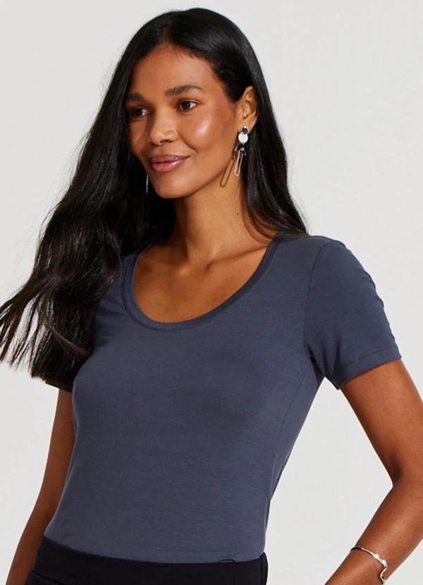 Basicamente - Tech T-Shirt Modal U Premium Feminina