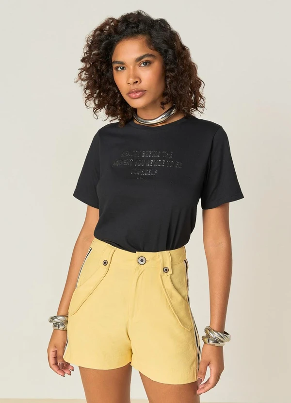 Elegance - Tshirt Reta com Estamparia Frontal Preto