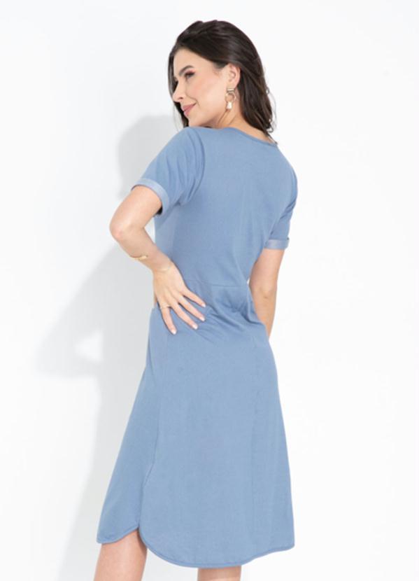 Queima Estoque - Vestido Azul Claro com Botões Decorativos 2