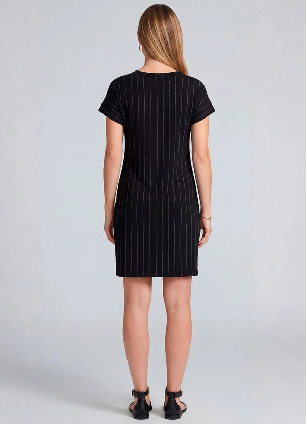 Infinita Cor - Vestido Básico com Gola Redonda Preto 4