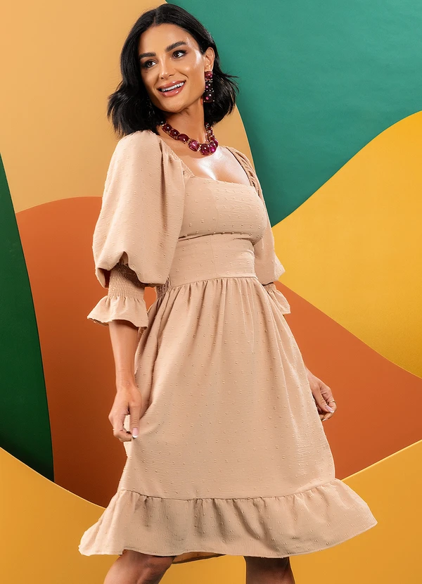 Quintess - Vestido Bege em Crepe Plano Maquinetado