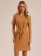 Doce Trama - Vestido Curto com Faixa e Fivela Azul - variação: Marrom