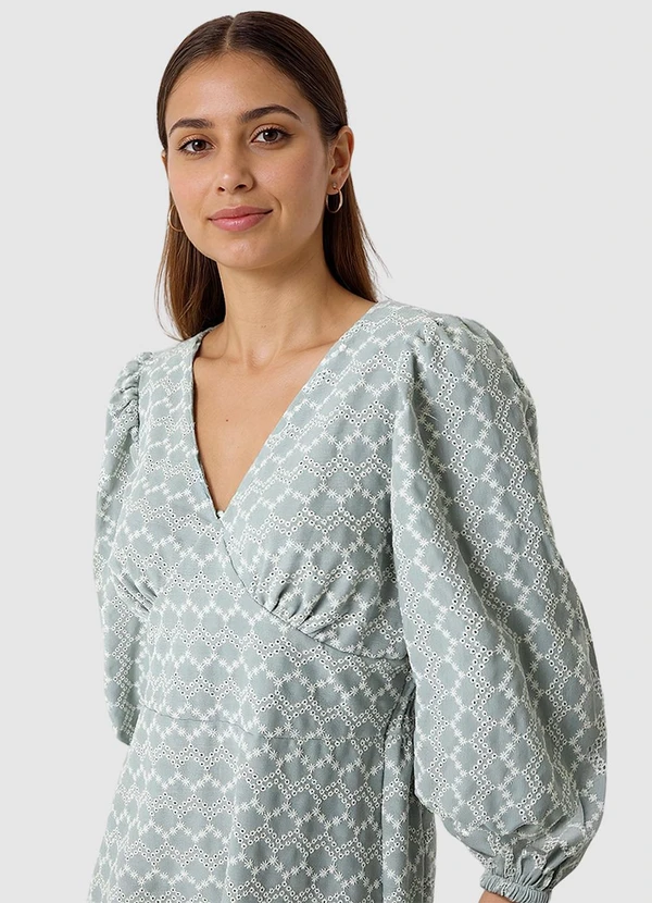 Malwee - Vestido Curto com Linho Verde 4