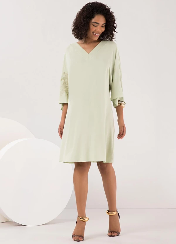 Lunender - Vestido Curto com Mangas Amplas e Verde 3