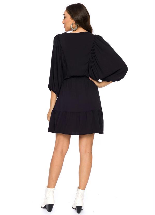 Doce Trama - Vestido Curto com Renda e Manga 3/4 Preto 4