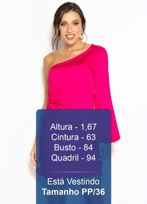Colcci - Vestido Curto de Cetim Ombro Só Rosa 5