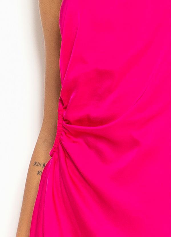 Colcci - Vestido Curto de Cetim Ombro Só Rosa 6