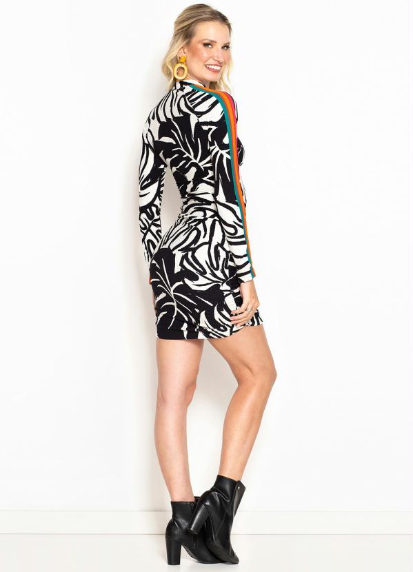 Farm - Vestido Curto de Malha Canelada Franzdo Trópicos Estampado 4