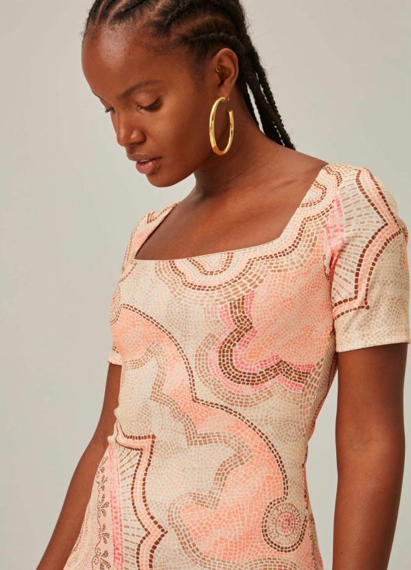 Lança Perfume - Vestido Curto de Malha Decote Quadrado Bege 2