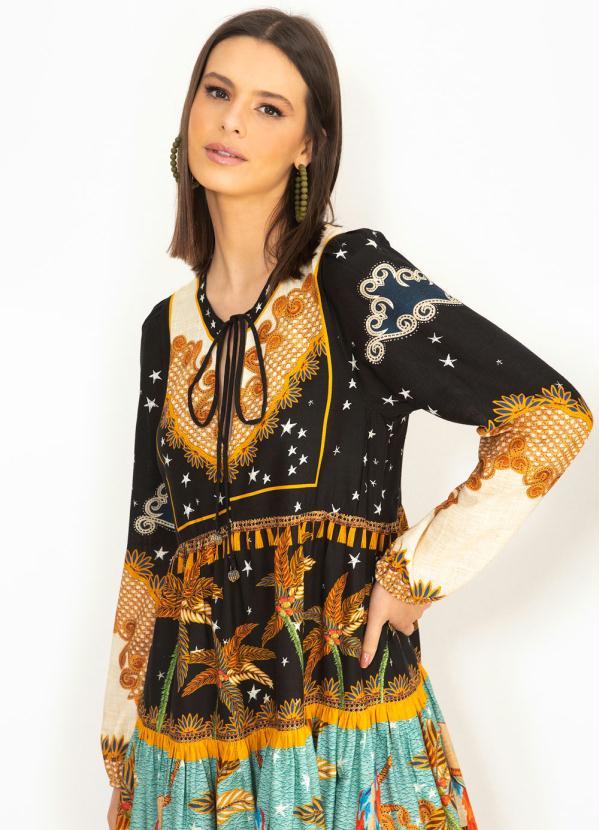 Farm - Vestido Curto de Viscose Floresta Bordada Preto 8