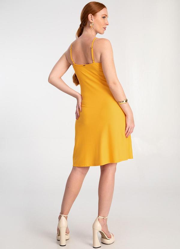 Lunender - Vestido Curto em Malha Crepe Amarelo 4