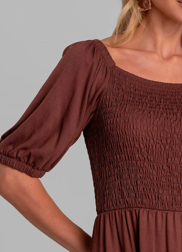 Dianna - Vestido Curto em Visco Maquinetada Marrom 3