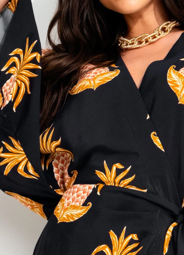 Farm - Vestido Curto em Viscose Amalfi Abacaxi Preto 8