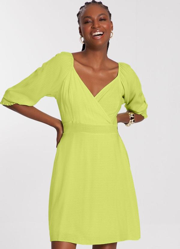 Lunender - Vestido Curto em Viscose com Textura Verde