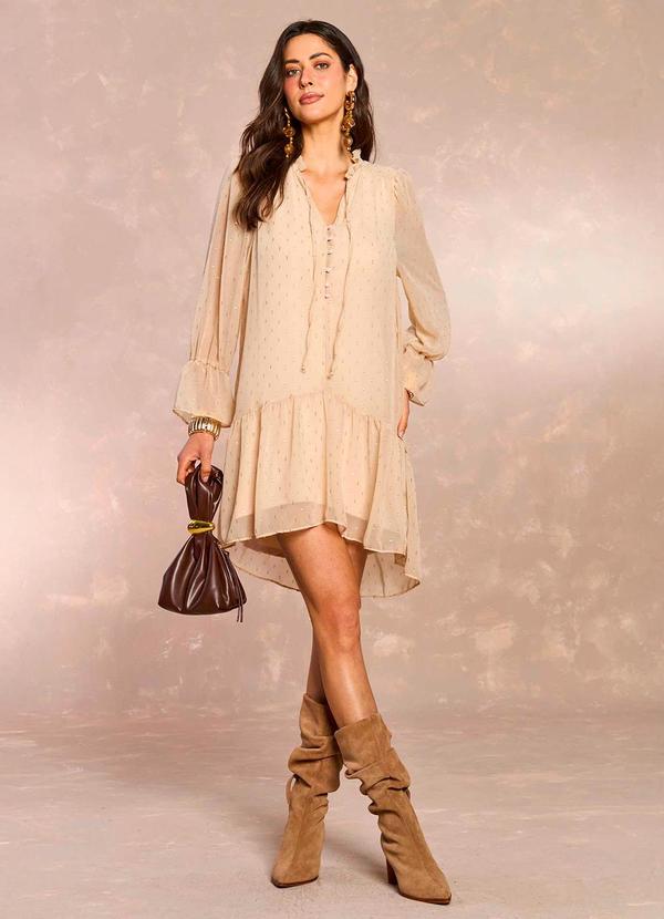 Doce Trama - Vestido Curto Jardim Boho em Chiffon Bege