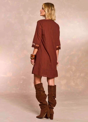 Doce Trama - Vestido Curto Jardim Boho Marrom - DOCE TRAMA