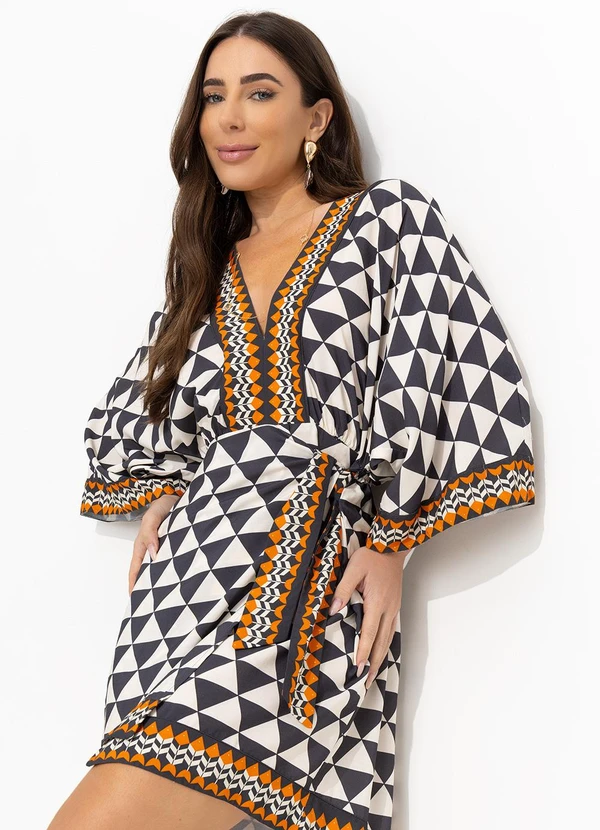 Vestido Corto Estilo Kimono Negro