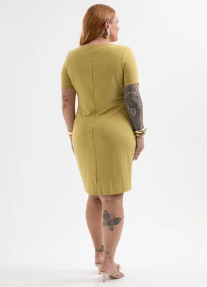 Cativa Plus Size - Vestido Curto Plus Size com Decote V Canelado Ver - CATIVA PLUS SIZE