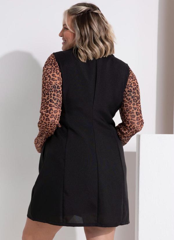 Queima Estoque - Vestido Curto Preto com Botões 10