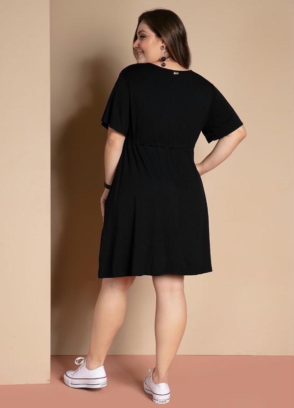 Quintess - Vestido Curto Preto com Decote Transpassado 8