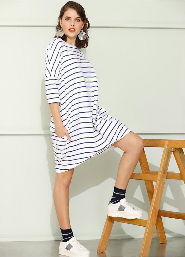 Queima Estoque - Vestido de Moletom Oversized Listrado Branco 2