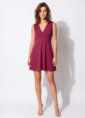 Moda Pop - Vestido Evasê Púrpura com Decote Profundo - MODA POP