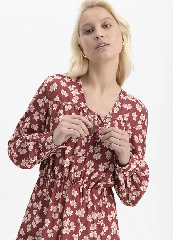 Essendi - Vestido Feminino Curto Creponado Bordô 4