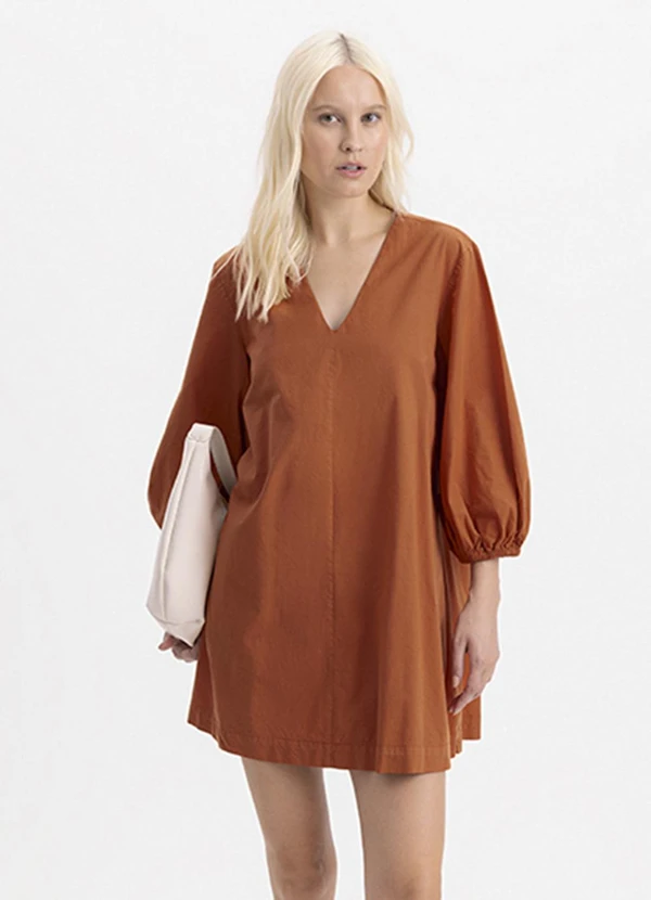 Essendi - Vestido Feminino em Tricoline Madhi Marrom 1