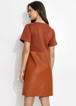 Quintess - Vestido Curto Ferrugem em Suede e Pu com Modelagem Soltinha - QUINTESS
