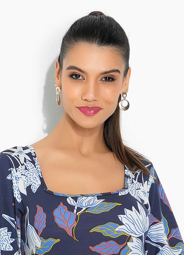 Moda Pop - Vestido Floral Azul com Decote Quadrado 5