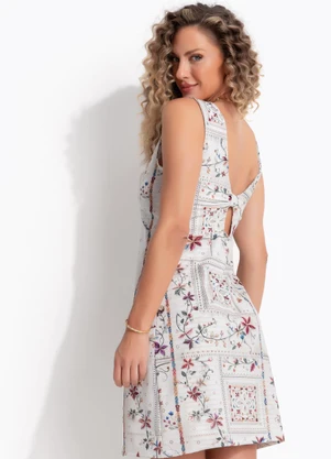 Quintess - Vestido Floral Bordado em Malha Texturizada - QUINTESS
