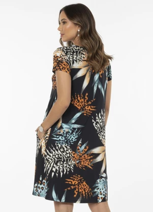 Quintess - Vestido Floral Preto com Bolsos e Mangas Curtas - QUINTESS