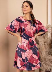 Vestido Geomtrico Rosado com Mangas Amplas