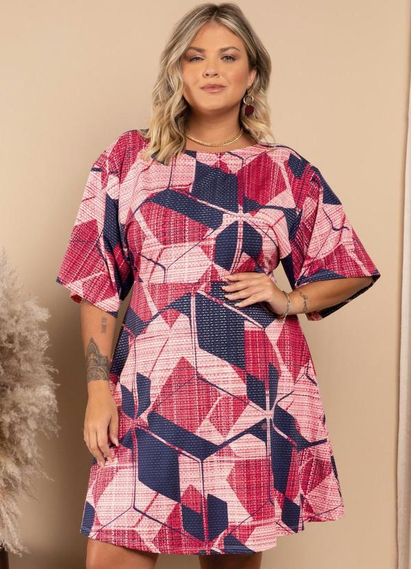 Quintess - Vestido Geométrico Rosado com Mangas Amplas