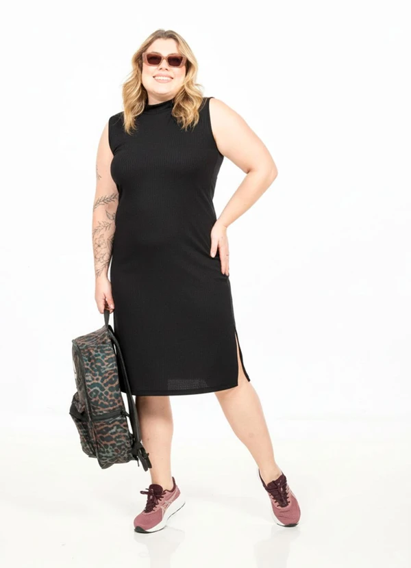 Cobertura - Vestido Plus Size com Gola Preto