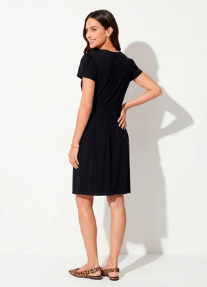 Quintess - Vestido Preto com Decote Transpassado - QUINTESS