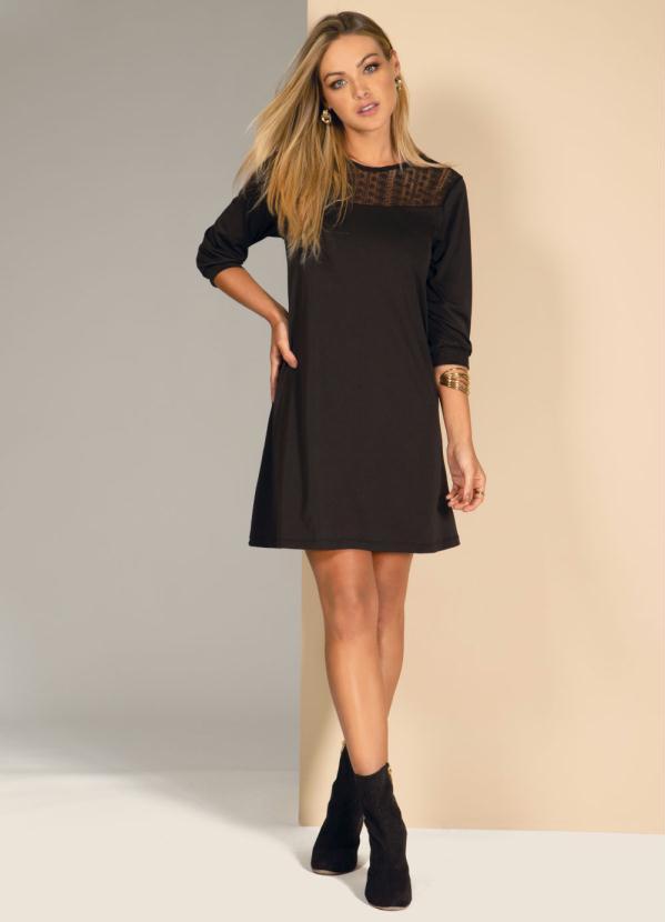 Quintess - Vestido Preto com Recorte em Renda 3