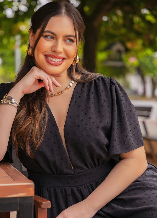 Quintess - Vestido Preto em Crepe Plano Maquinetado 11