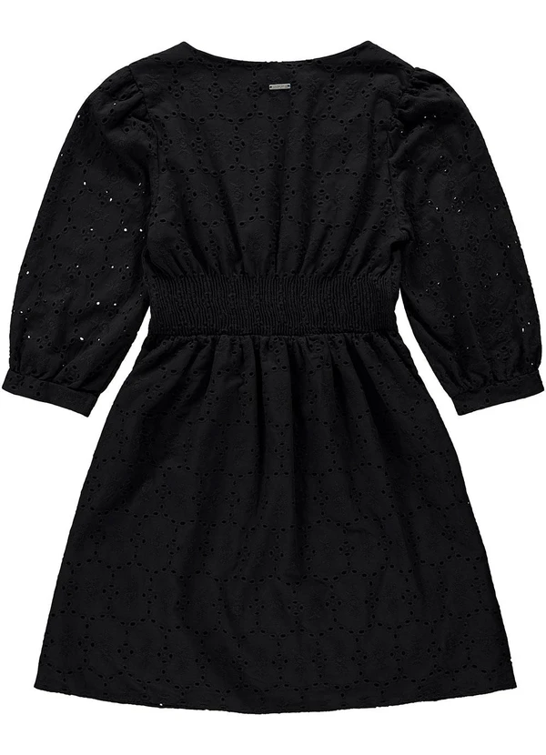 Enfim - Vestido Preto Evasê em Laíse 2