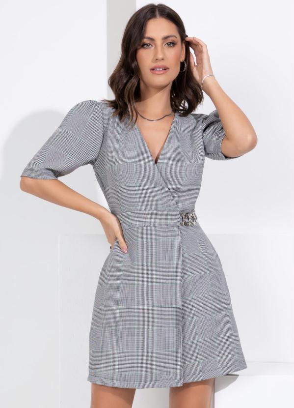 Outlet - Vestido Xadrez Transpassado com Corrente 9